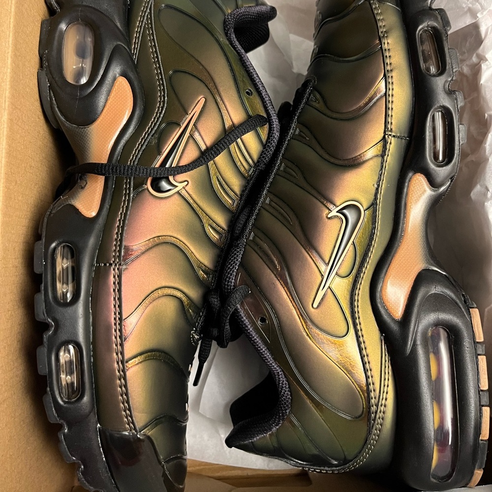 NEW RELEASE!! Nike Airmax Plus OH Scarab. Men’s Size 9. Run small,fits men’s 8.5